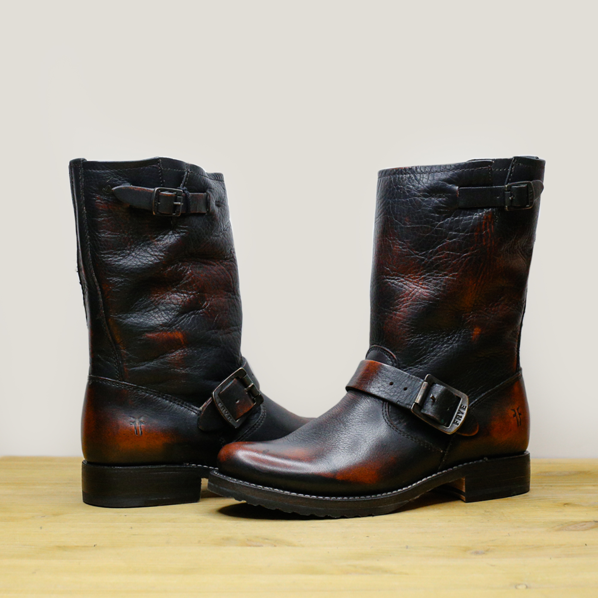 Женские сапоги Frye Veronica Shortie in Burned Brown — изображение 3
