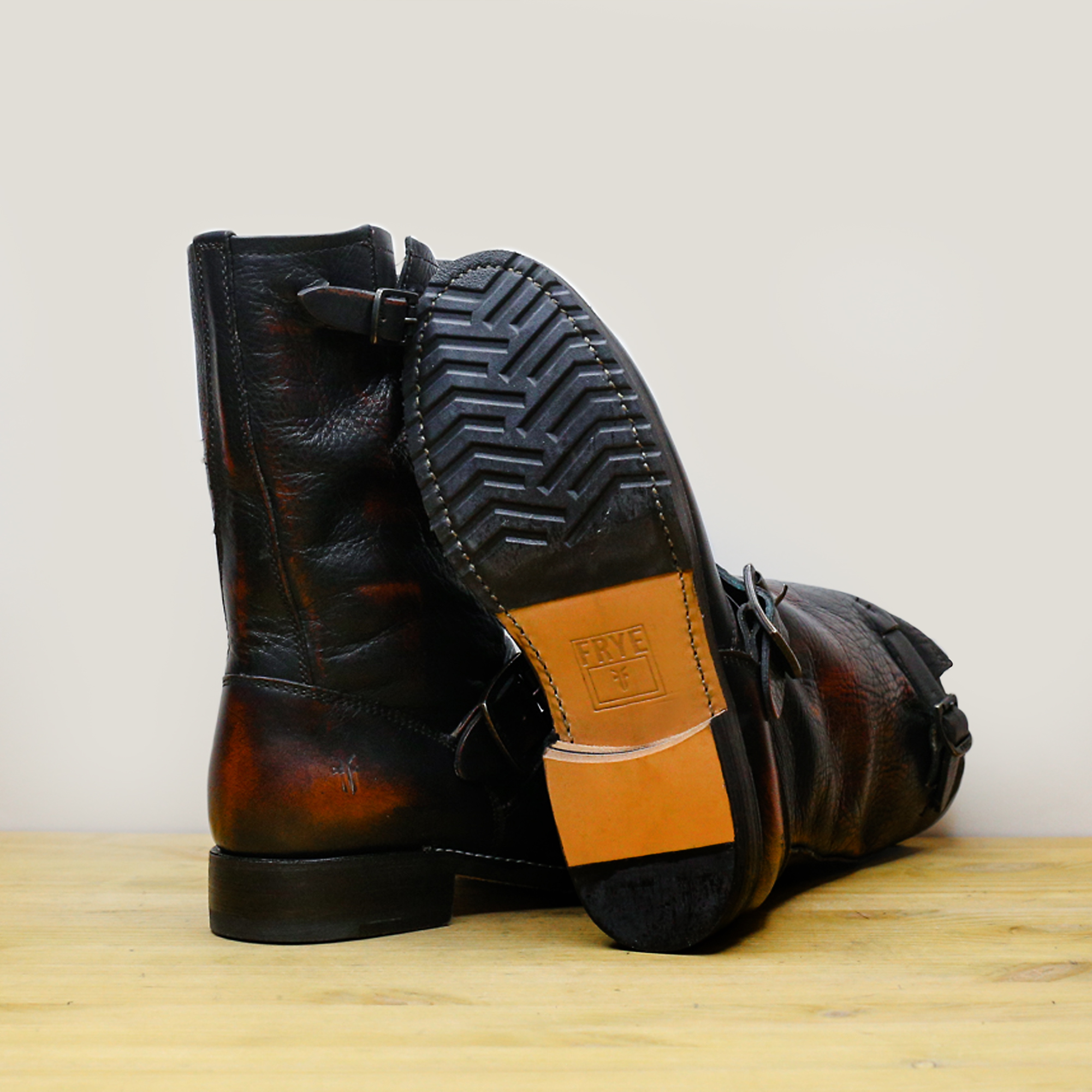 Женские сапоги Frye Veronica Shortie in Burned Brown — изображение 4